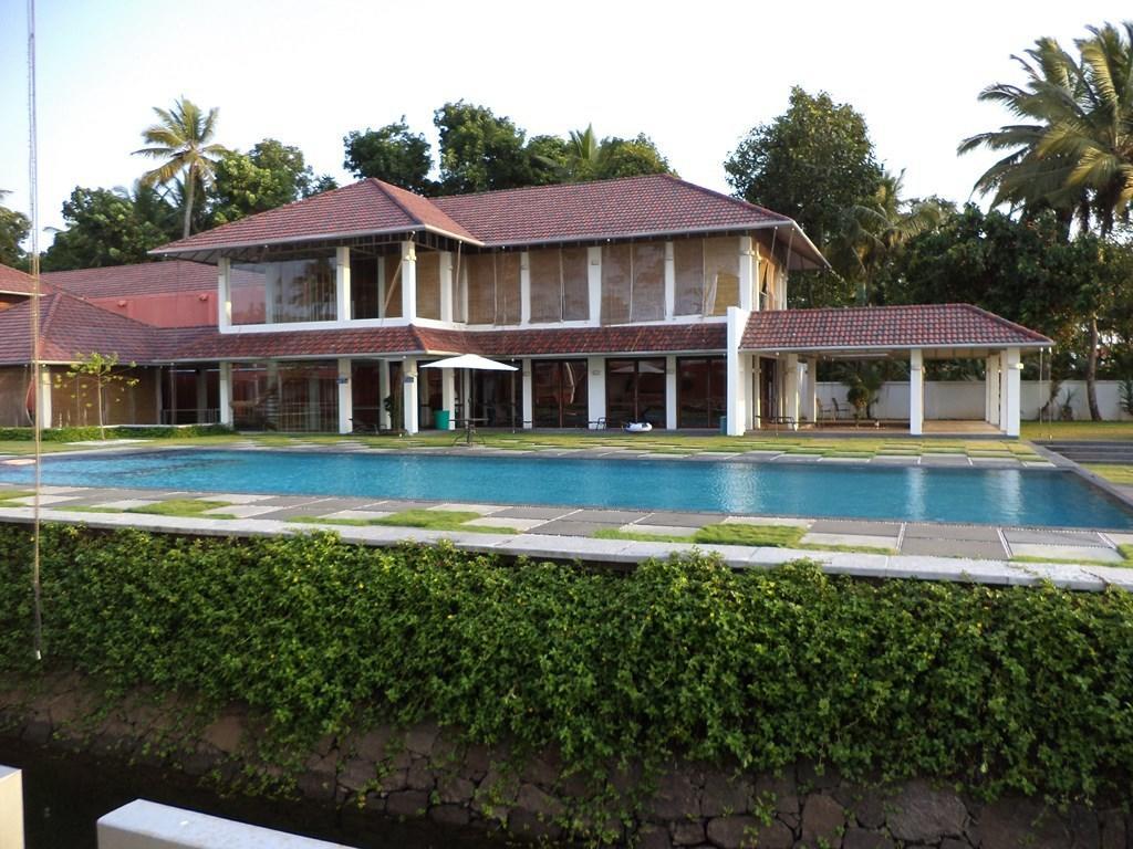 Royal Grove Hotel Kumarakom Exterior photo